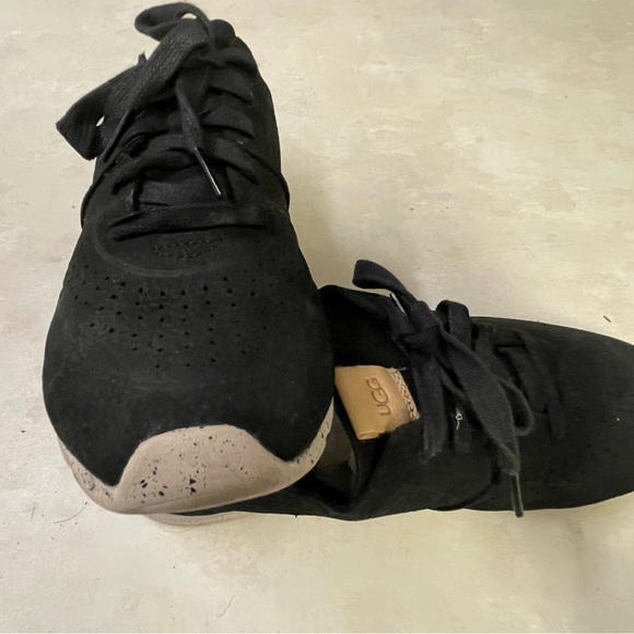 Black UGG TREADLITE runners - Picture 6 of 11